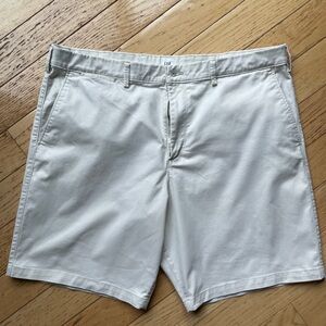 GAP Men's Cream Khaki Shorts